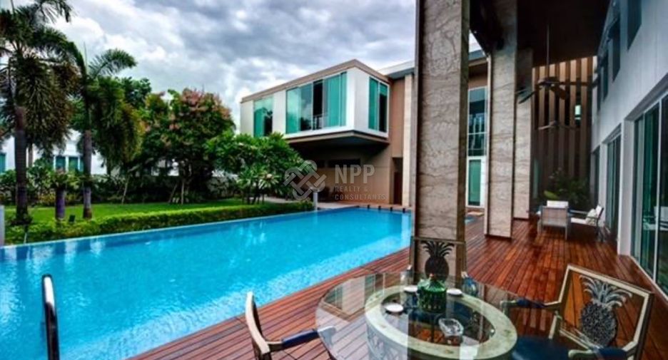 For sale 4 bedrooms house in Suan Luang, Bangkok