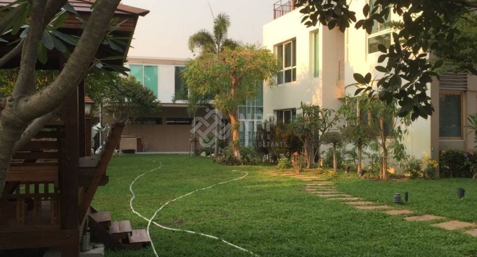 For sale 4 bedrooms house in Suan Luang, Bangkok