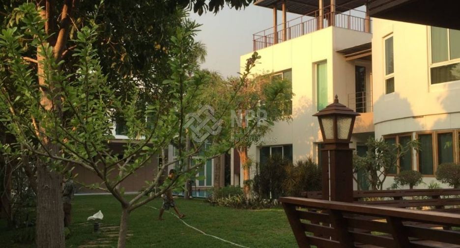 For sale 4 bedrooms house in Suan Luang, Bangkok