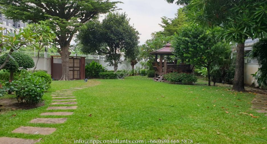 For sale 4 bedrooms house in Suan Luang, Bangkok