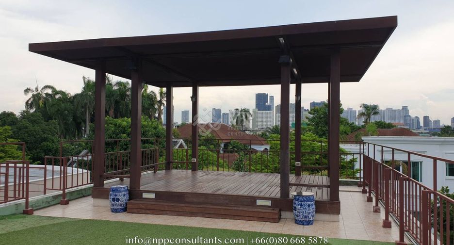 For sale 4 bedrooms house in Suan Luang, Bangkok