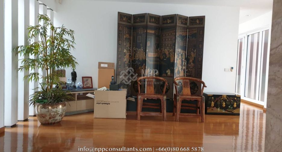 For sale 4 bedrooms house in Suan Luang, Bangkok