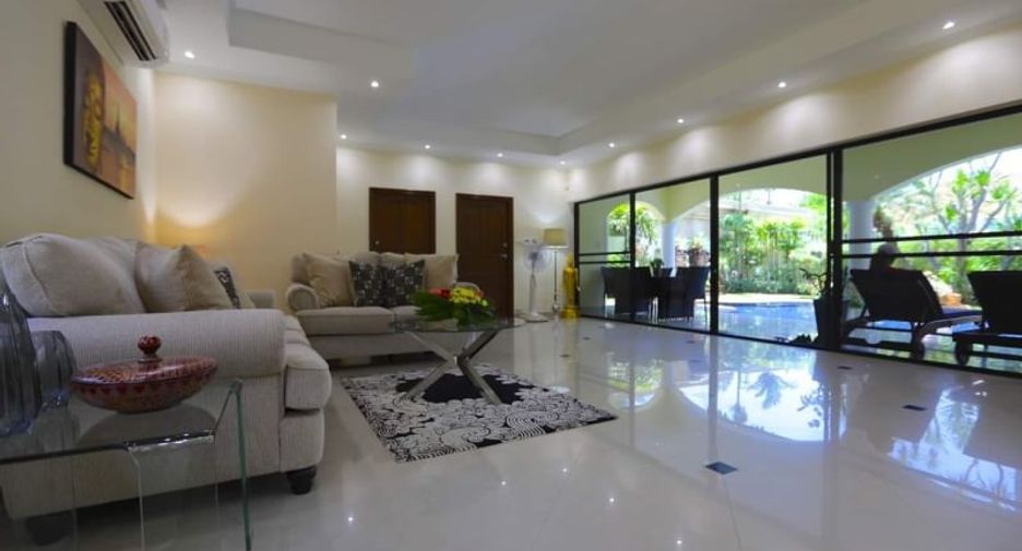 For sale 3 ベッドルーム villa in Bang Lamung, Chonburi