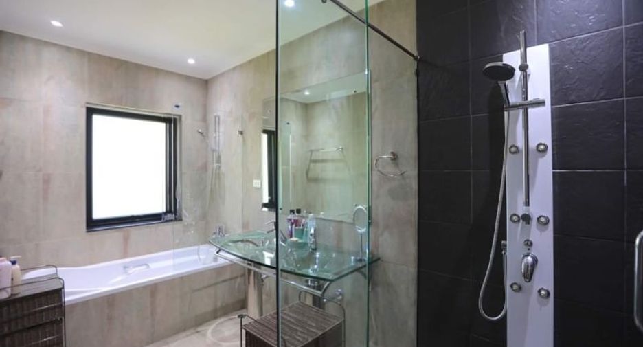 For sale 3 ベッドルーム villa in Bang Lamung, Chonburi