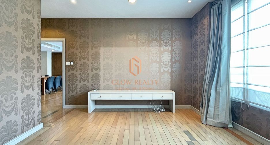 For rent 3 Beds condo in Khlong Toei, Bangkok