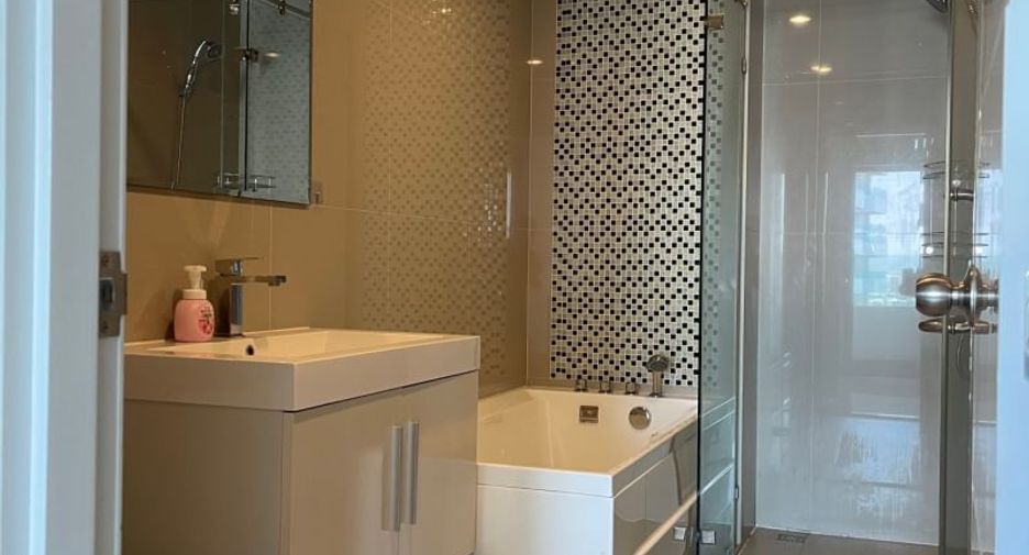 For sale 1 bed condo in Si Racha, Chonburi