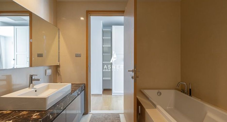 Продажа 3 спальни кондо в Кхлонг Тоеи, Бангкок