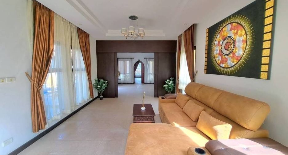 For sale 5 ベッドルーム villa in Bang Lamung, Chonburi