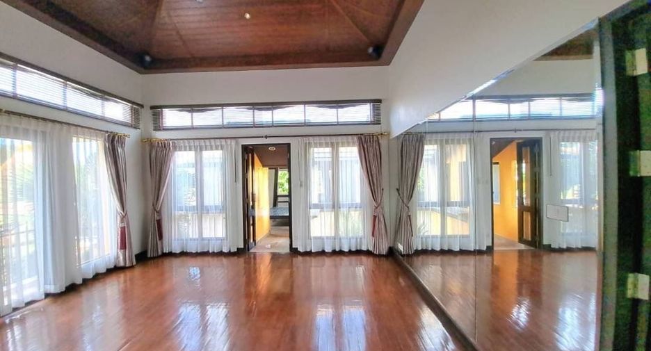 For sale 5 ベッドルーム villa in Bang Lamung, Chonburi