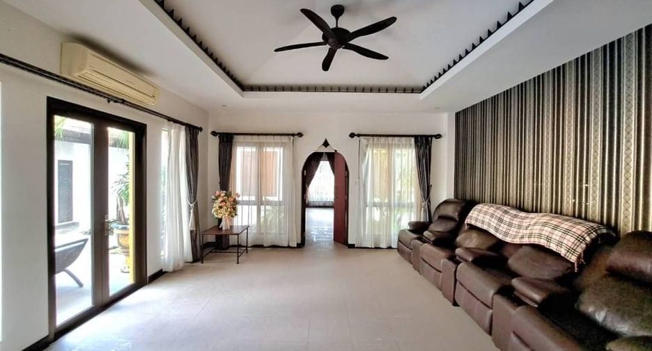 For sale 5 ベッドルーム villa in Bang Lamung, Chonburi