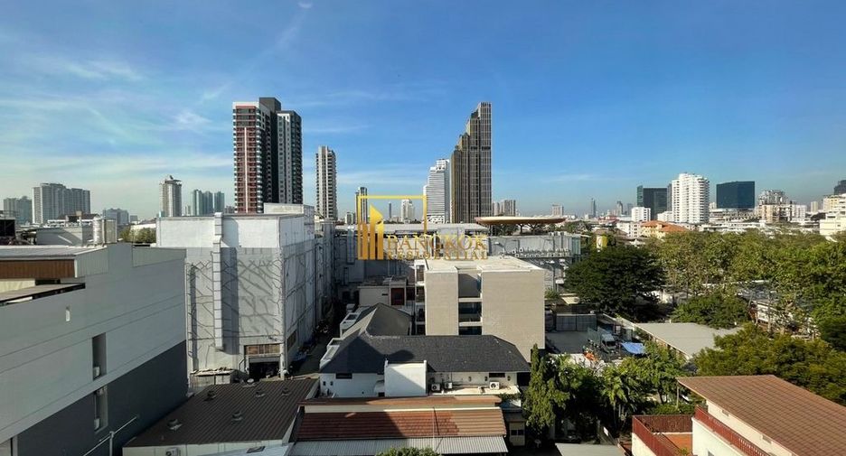 For rent 2 bedrooms serviced apartment in Yan Nawa, Bangkok