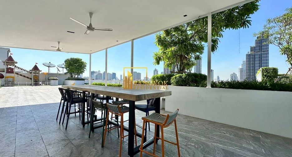 For rent 2 bedrooms serviced apartment in Yan Nawa, Bangkok