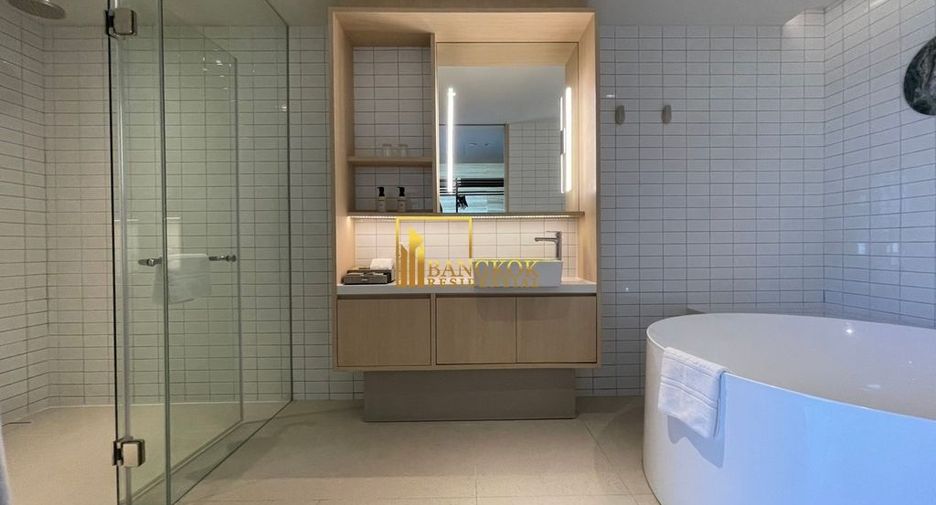 For rent 2 bedrooms serviced apartment in Yan Nawa, Bangkok
