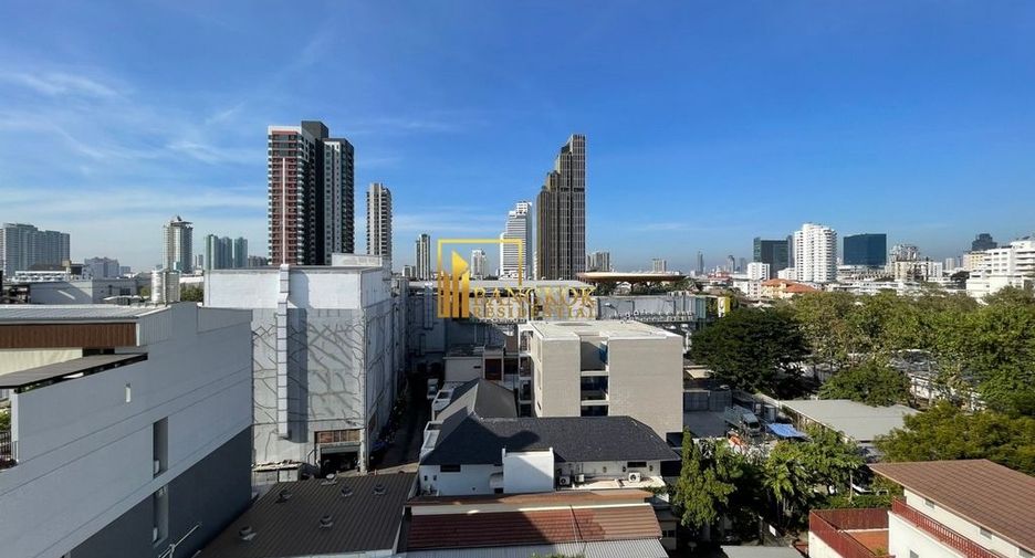 For rent 2 bedrooms serviced apartment in Yan Nawa, Bangkok