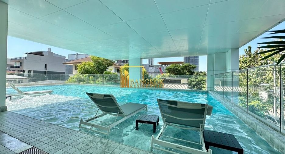 For rent 2 bedrooms serviced apartment in Yan Nawa, Bangkok