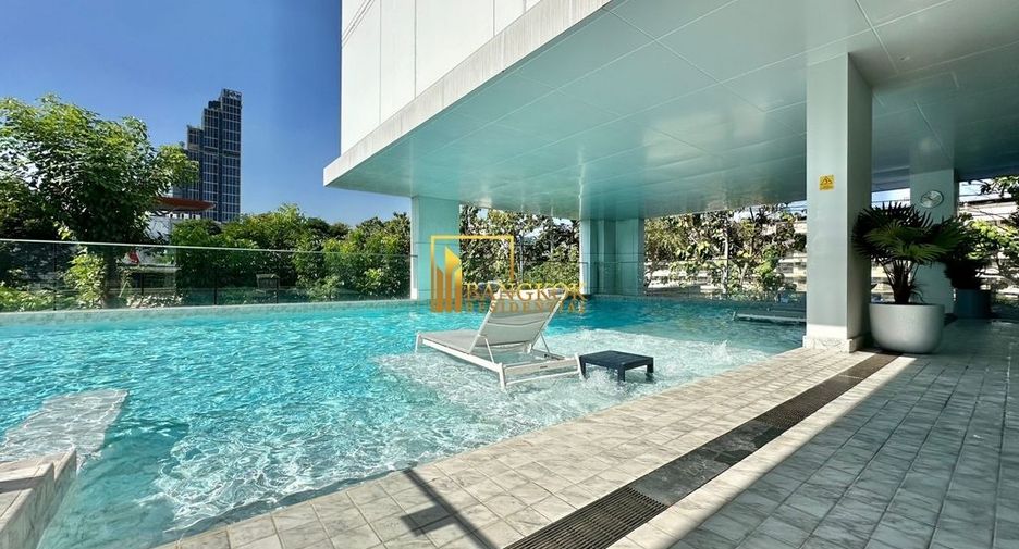 For rent 2 bedrooms serviced apartment in Yan Nawa, Bangkok