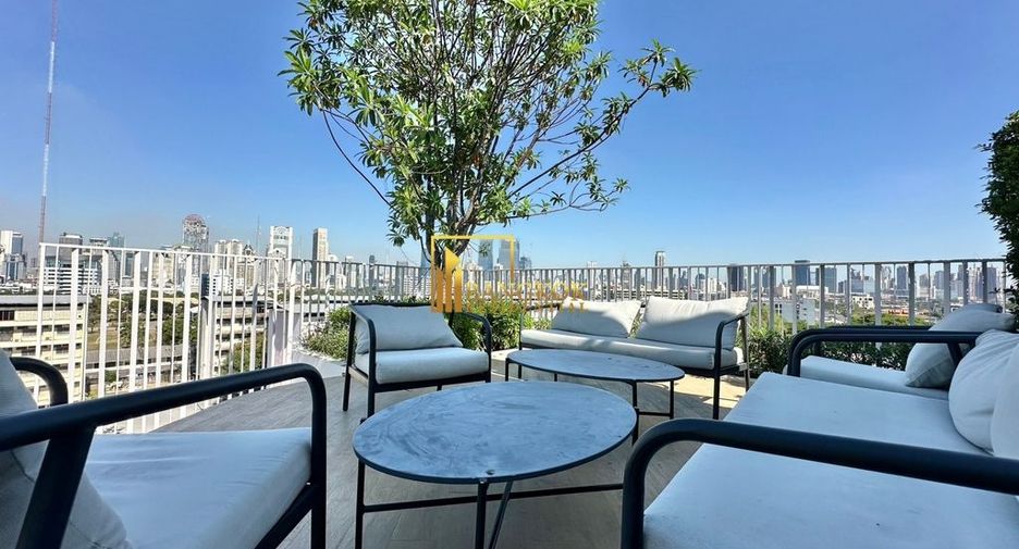 For rent 2 bedrooms serviced apartment in Yan Nawa, Bangkok