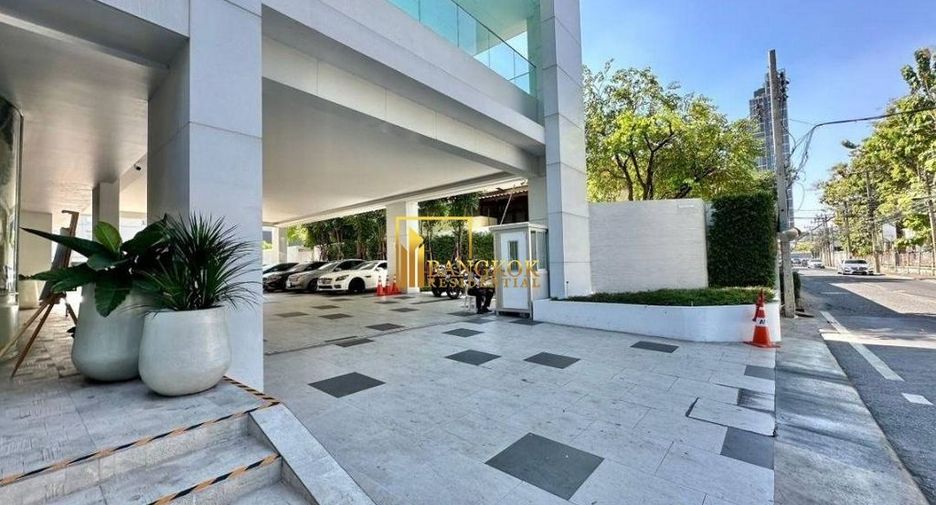 For rent 2 bedrooms serviced apartment in Yan Nawa, Bangkok