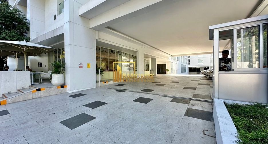 For rent 2 bedrooms serviced apartment in Yan Nawa, Bangkok