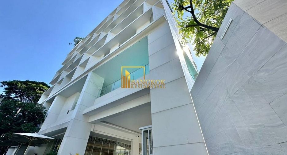 For rent 2 bedrooms serviced apartment in Yan Nawa, Bangkok