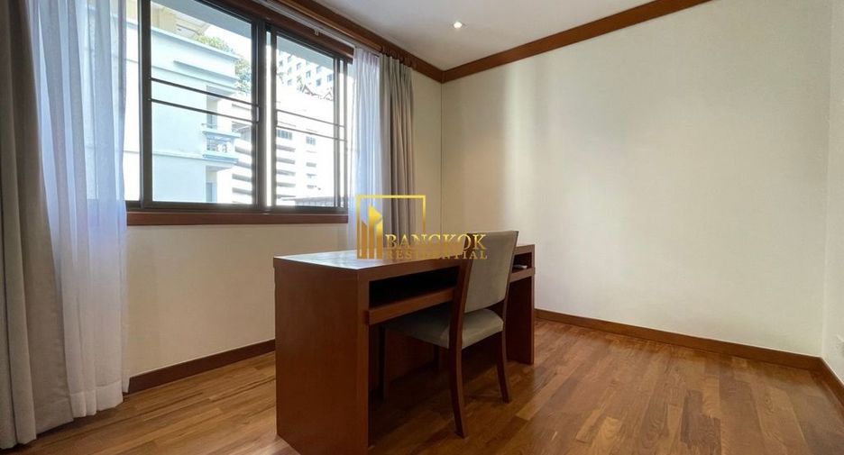 For rent 4 bedrooms apartment in Khlong Toei, Bangkok