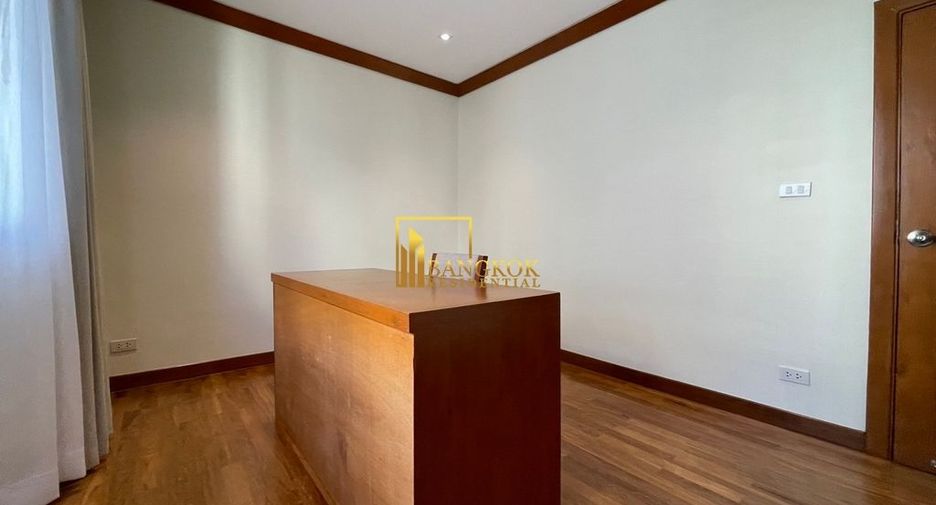 For rent 4 bedrooms apartment in Khlong Toei, Bangkok