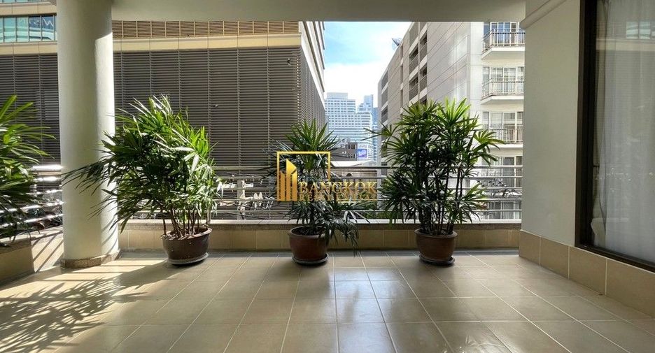For rent 4 bedrooms apartment in Khlong Toei, Bangkok