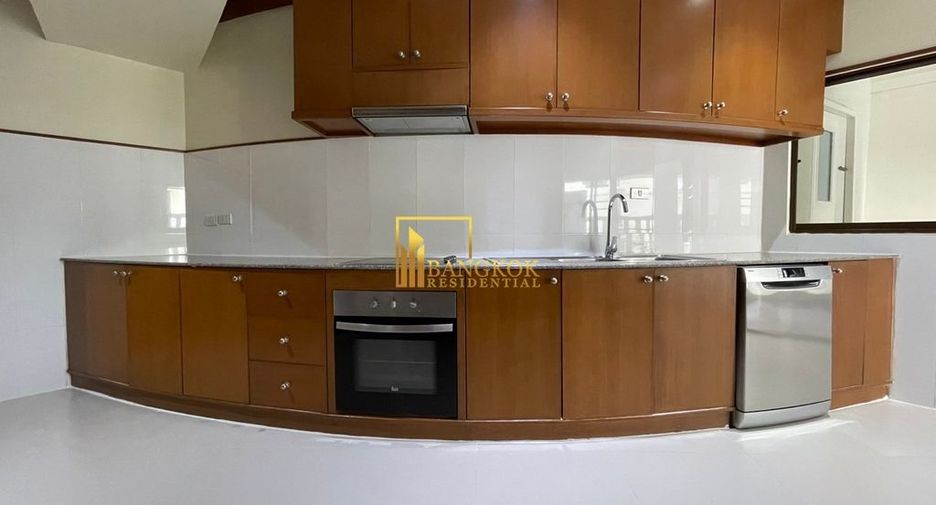 For rent 4 bedrooms apartment in Khlong Toei, Bangkok