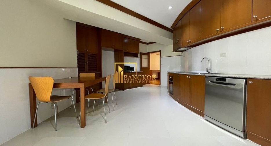 For rent 4 bedrooms apartment in Khlong Toei, Bangkok