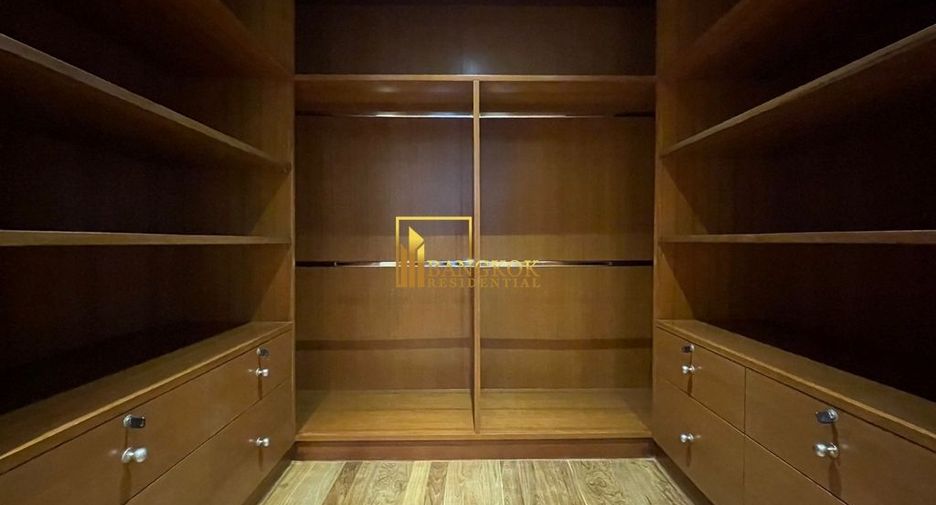 For rent 4 bedrooms apartment in Khlong Toei, Bangkok
