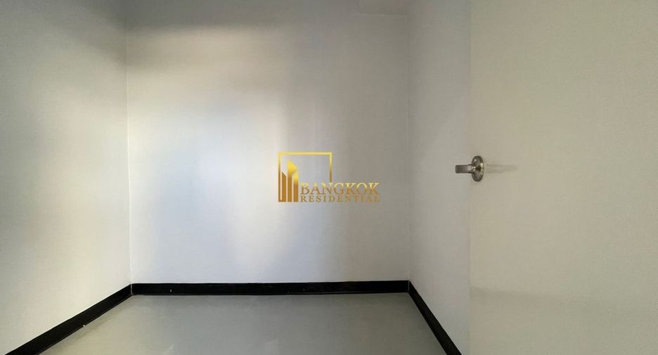 For rent 4 bedrooms apartment in Khlong Toei, Bangkok