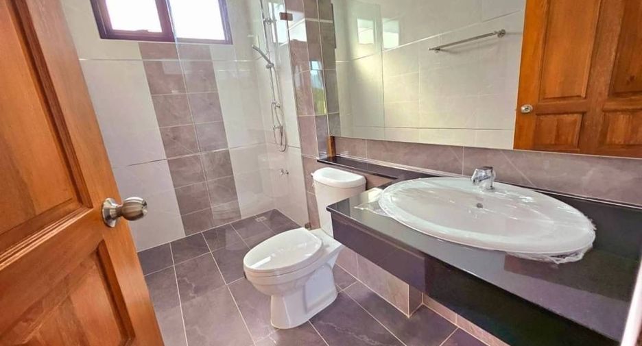 For rent 4 bedrooms house in Mueang Chiang Mai, Chiang Mai