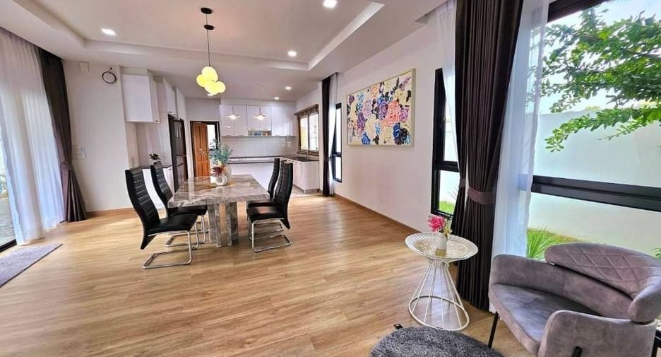For rent 4 bedrooms house in Mueang Chiang Mai, Chiang Mai