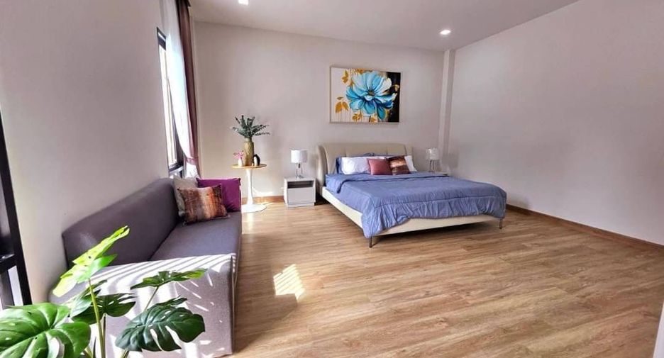 For rent 4 bedrooms house in Mueang Chiang Mai, Chiang Mai