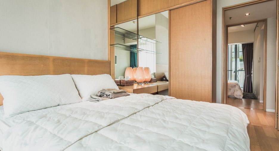 For rent 3 bedrooms condo in Sathon, Bangkok