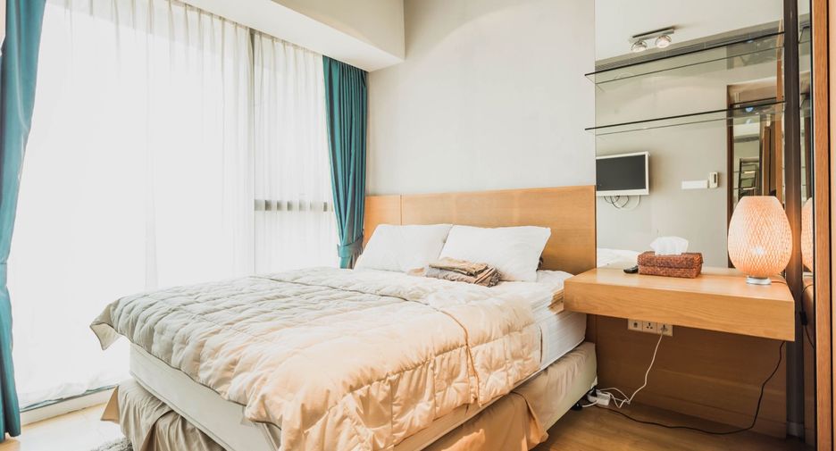 For rent 3 bedrooms condo in Sathon, Bangkok