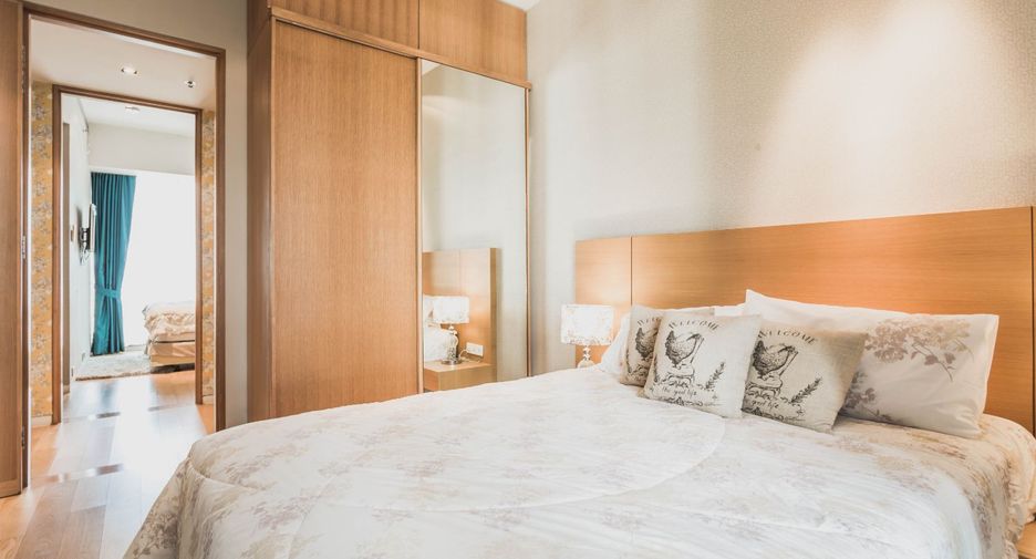 For rent 3 bedrooms condo in Sathon, Bangkok