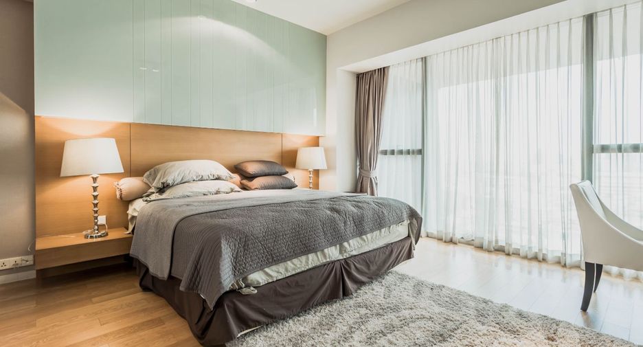 For rent 3 bedrooms condo in Sathon, Bangkok