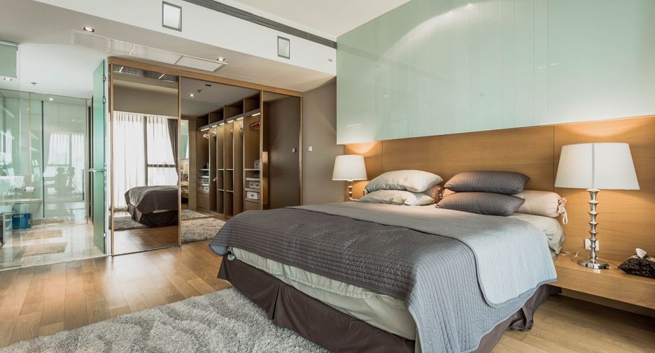 For rent 3 bedrooms condo in Sathon, Bangkok