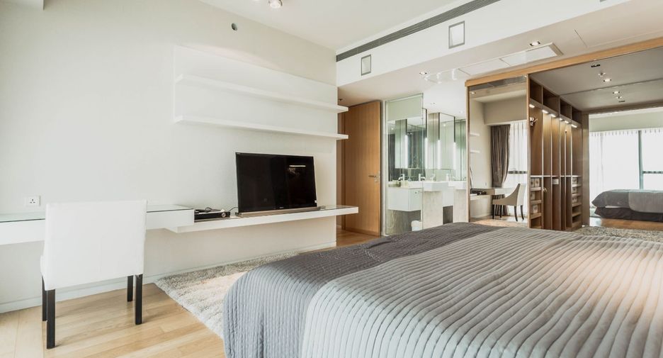 For rent 3 bedrooms condo in Sathon, Bangkok