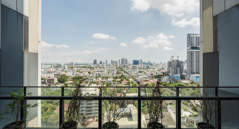 For rent 3 bedrooms condo in Sathon, Bangkok