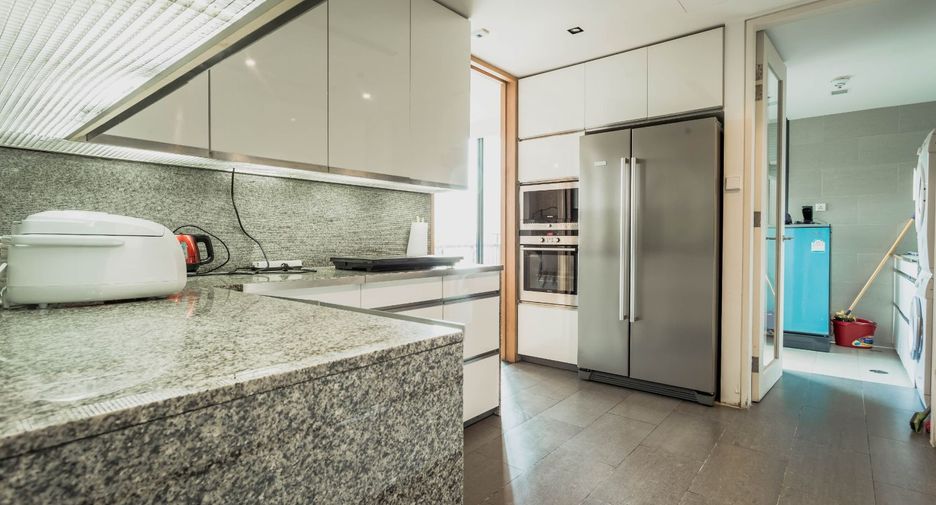 For rent 3 bedrooms condo in Sathon, Bangkok