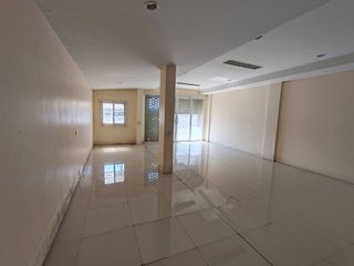 For sale 3 bed retail Space in Sai Noi, Nonthaburi
