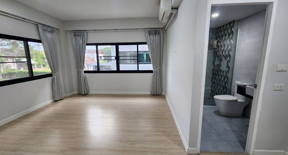 For rent 3 bedrooms townhouse in Mueang Chiang Mai, Chiang Mai