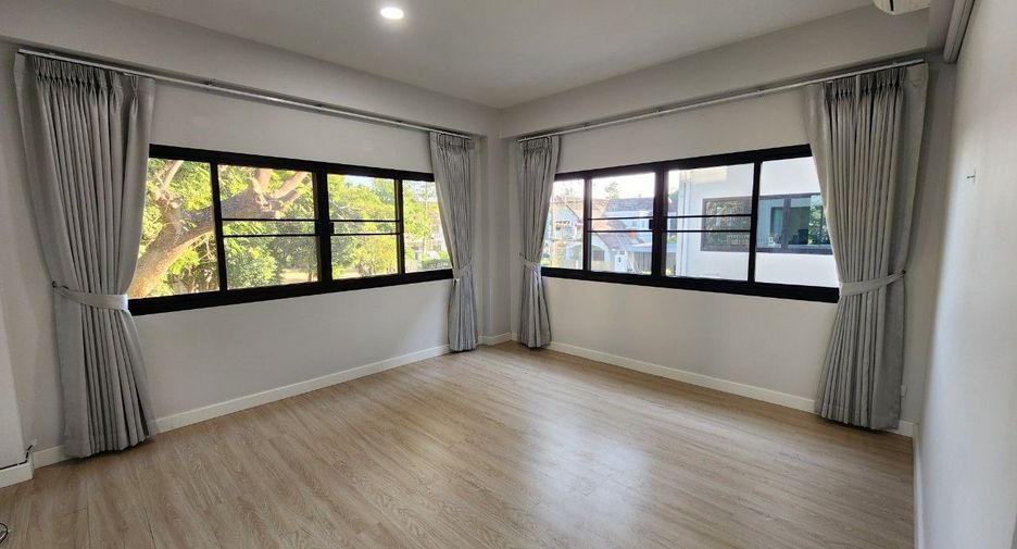 For rent 3 bedrooms townhouse in Mueang Chiang Mai, Chiang Mai