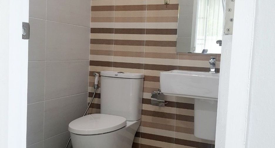 For rent 3 bedrooms townhouse in Mueang Chiang Mai, Chiang Mai