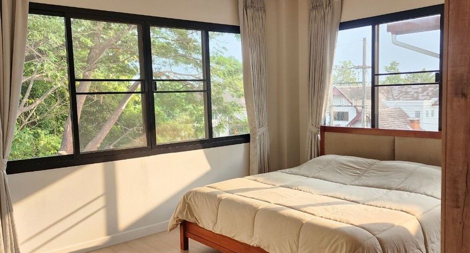 For rent 3 bedrooms townhouse in Mueang Chiang Mai, Chiang Mai
