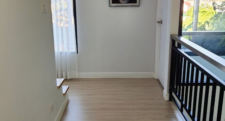 For rent 3 bedrooms townhouse in Mueang Chiang Mai, Chiang Mai