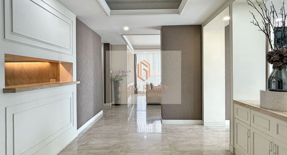 For rent 3 Beds condo in Khlong Toei, Bangkok