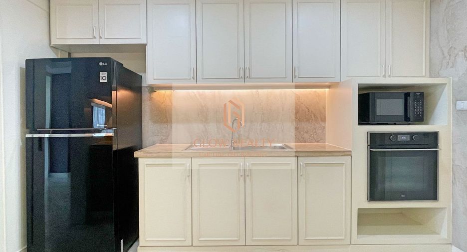 For rent 3 Beds condo in Khlong Toei, Bangkok